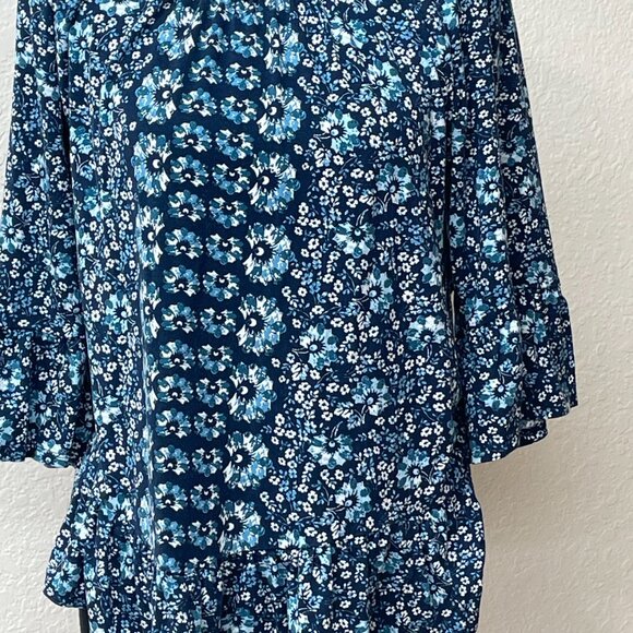 Style and Co. Flowered Top with 3/4 inch sleeves Size Medium - Picture 2 of 6